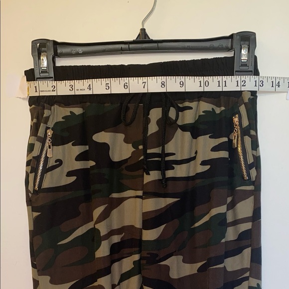 LA12ST - Juniors Camo Super Soft Capri Joggers (Size: Medium) - Picture 4 of 5